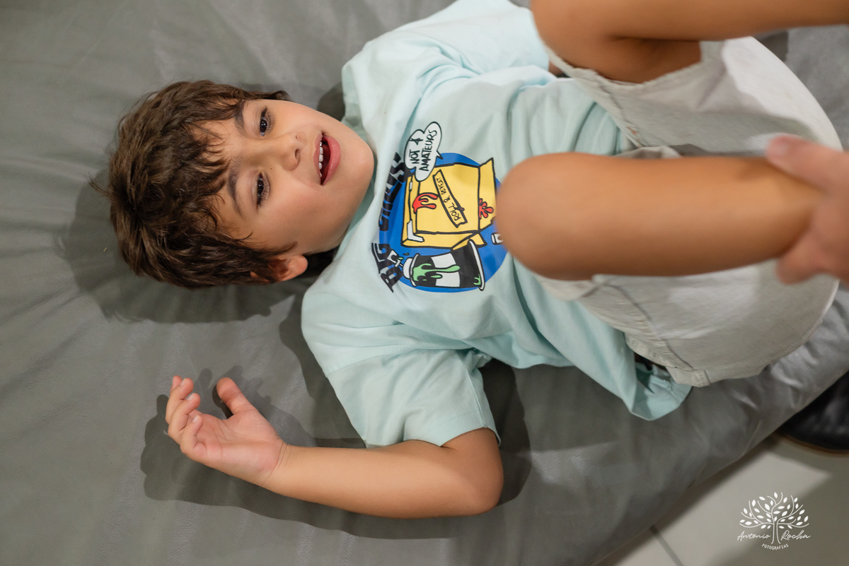 primeiro aninho - festa infantil - fotografia de aniversário - fotógrafo de crianças - fotografia infantil - aniversário de 1 ano - ensaio infantil - irmã mais velha - registro afetivo - Antonio Rocha Fotografias - fotografia espontânea - Pelotas -Adoleta