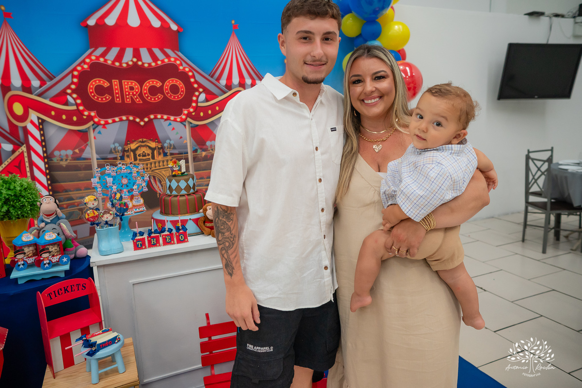 aniversário-infantil - primeiro-aninho - festa-de-1-ano - fotógrafo-infantil - fotografia-de-aniversário - Antonio-Rocha-Fotografias - decoração-circo - festa-tema-circo - Cliff-Kids - fotografia-profissional - ensaio-infantil - circo-do-Théo - Pelotas