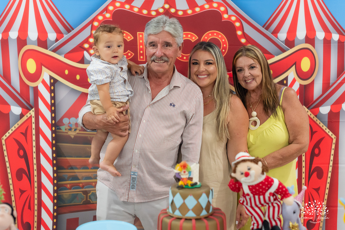 aniversário-infantil - primeiro-aninho - festa-de-1-ano - fotógrafo-infantil - fotografia-de-aniversário - Antonio-Rocha-Fotografias - decoração-circo - festa-tema-circo - Cliff-Kids - fotografia-profissional - ensaio-infantil - circo-do-Théo - Pelotas