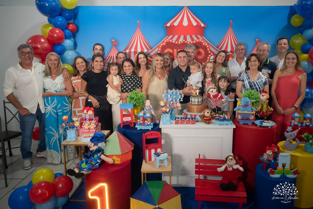 aniversário-infantil - primeiro-aninho - festa-de-1-ano - fotógrafo-infantil - fotografia-de-aniversário - Antonio-Rocha-Fotografias - decoração-circo - festa-tema-circo - Cliff-Kids - fotografia-profissional - ensaio-infantil - circo-do-Théo - Pelotas