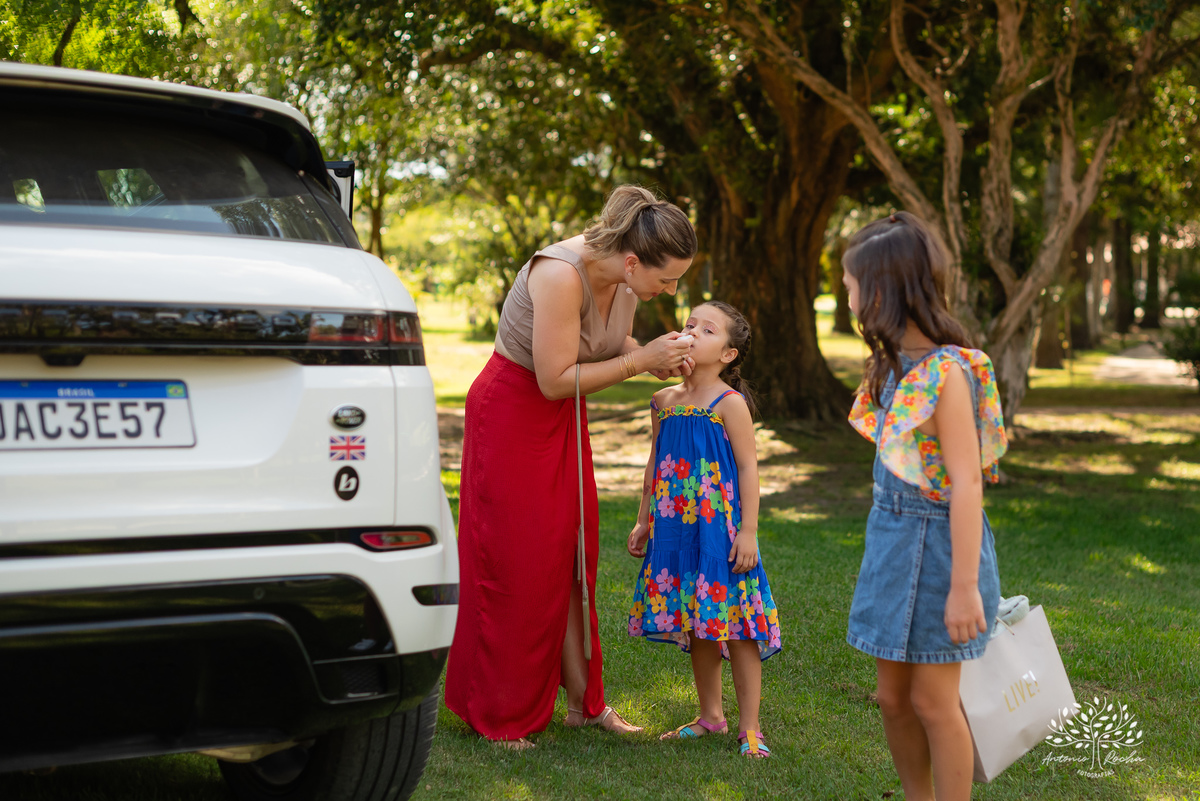 aniversário-infantil – fotografia-de-aniversário – fotógrafo-infantil - banho-de-chuva – memórias-da-infância – fotografia-afetiva – festa-infantil-ao-ar-livre – caça e pesca - Pelotas – fotografia-documental – fotografia-com-emoção – Antonio-Rocha