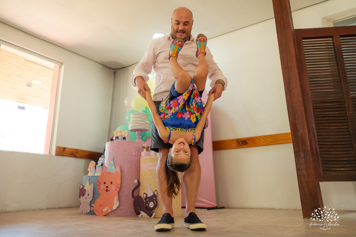 aniversário-infantil – fotografia-de-aniversário – fotógrafo-infantil - banho-de-chuva – memórias-da-infância – fotografia-afetiva – festa-infantil-ao-ar-livre – caça e pesca - Pelotas – fotografia-documental – fotografia-com-emoção – Antonio-Rocha