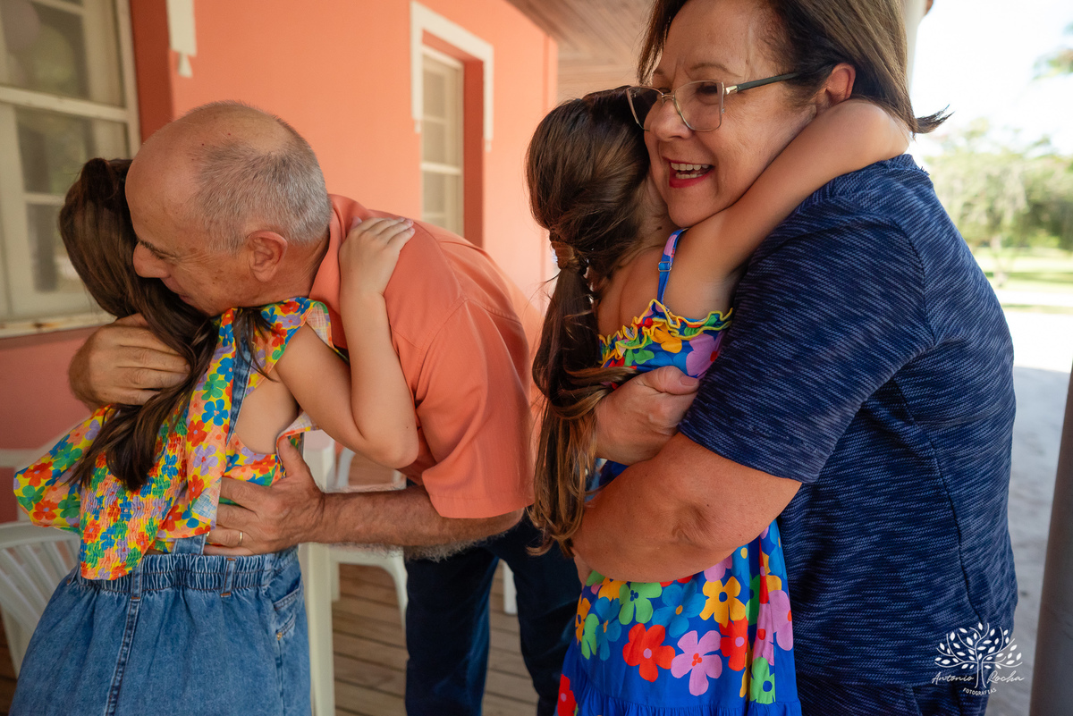 aniversário-infantil – fotografia-de-aniversário – fotógrafo-infantil - banho-de-chuva – memórias-da-infância – fotografia-afetiva – festa-infantil-ao-ar-livre – caça e pesca - Pelotas – fotografia-documental – fotografia-com-emoção – Antonio-Rocha