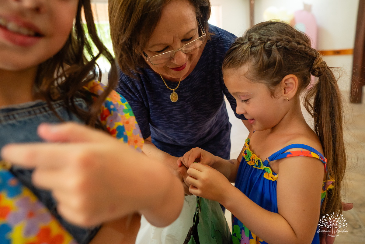 aniversário-infantil – fotografia-de-aniversário – fotógrafo-infantil - banho-de-chuva – memórias-da-infância – fotografia-afetiva – festa-infantil-ao-ar-livre – caça e pesca - Pelotas – fotografia-documental – fotografia-com-emoção – Antonio-Rocha