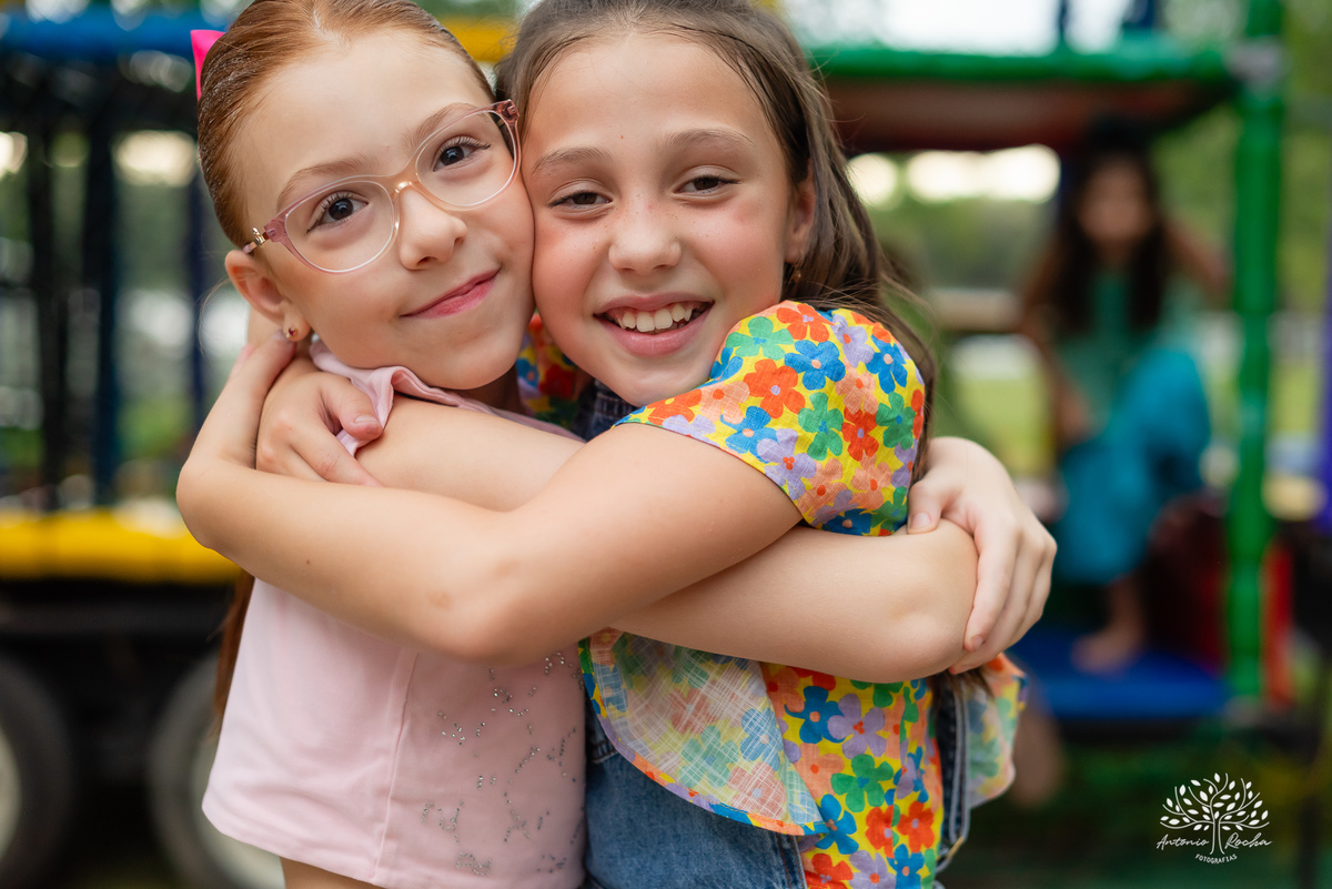 aniversário-infantil – fotografia-de-aniversário – fotógrafo-infantil - banho-de-chuva – memórias-da-infância – fotografia-afetiva – festa-infantil-ao-ar-livre – caça e pesca - Pelotas – fotografia-documental – fotografia-com-emoção – Antonio-Rocha