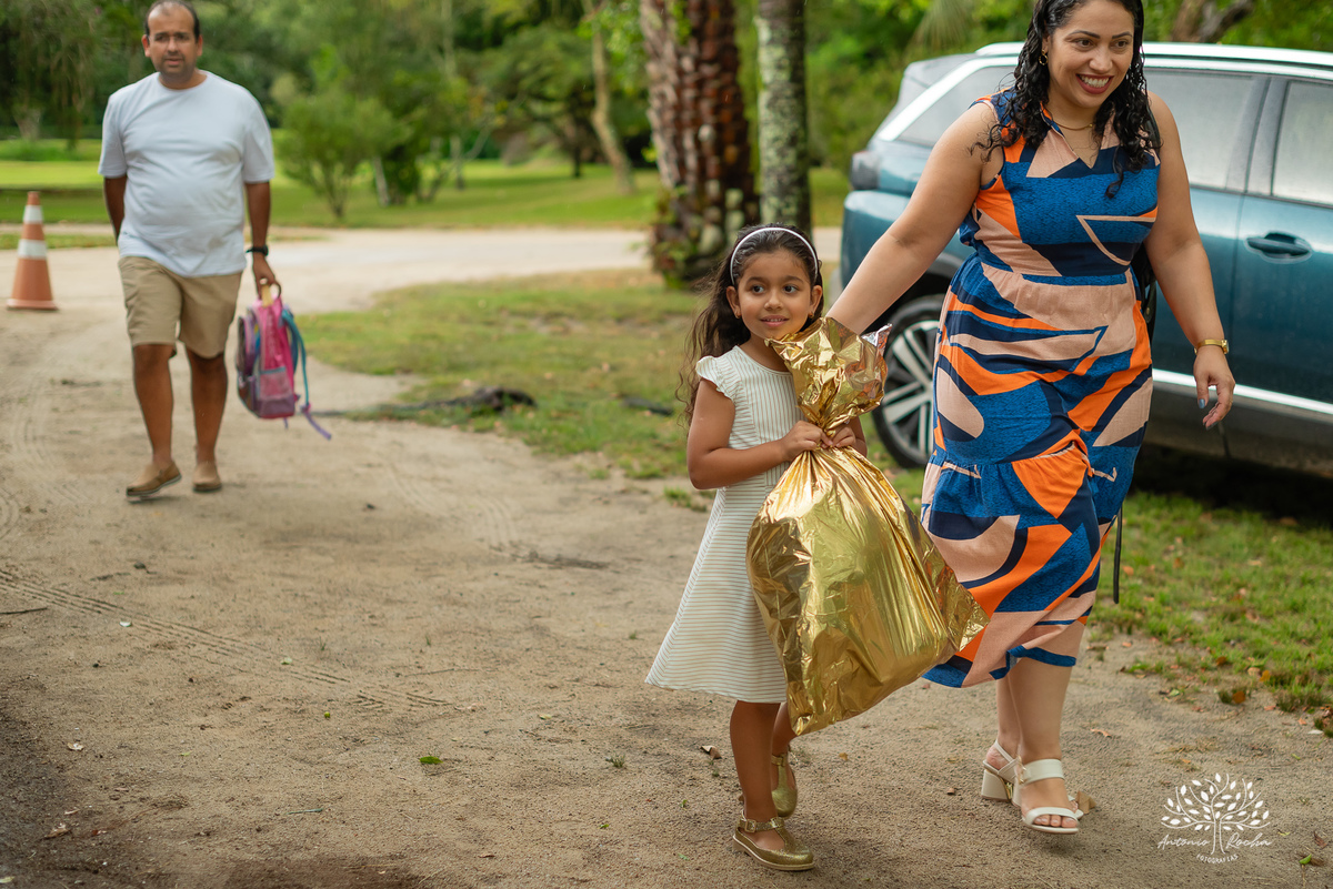 aniversário-infantil – fotografia-de-aniversário – fotógrafo-infantil - banho-de-chuva – memórias-da-infância – fotografia-afetiva – festa-infantil-ao-ar-livre – caça e pesca - Pelotas – fotografia-documental – fotografia-com-emoção – Antonio-Rocha