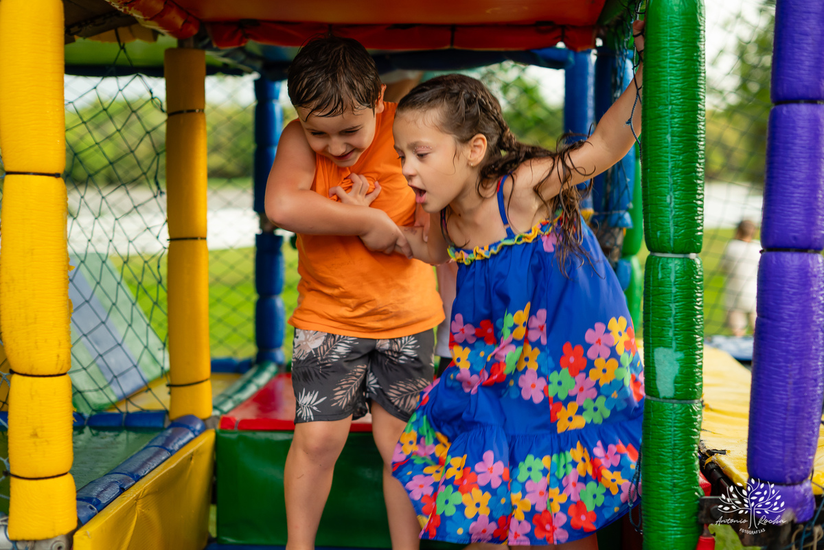 aniversário-infantil – fotografia-de-aniversário – fotógrafo-infantil - banho-de-chuva – memórias-da-infância – fotografia-afetiva – festa-infantil-ao-ar-livre – caça e pesca - Pelotas – fotografia-documental – fotografia-com-emoção – Antonio-Rocha