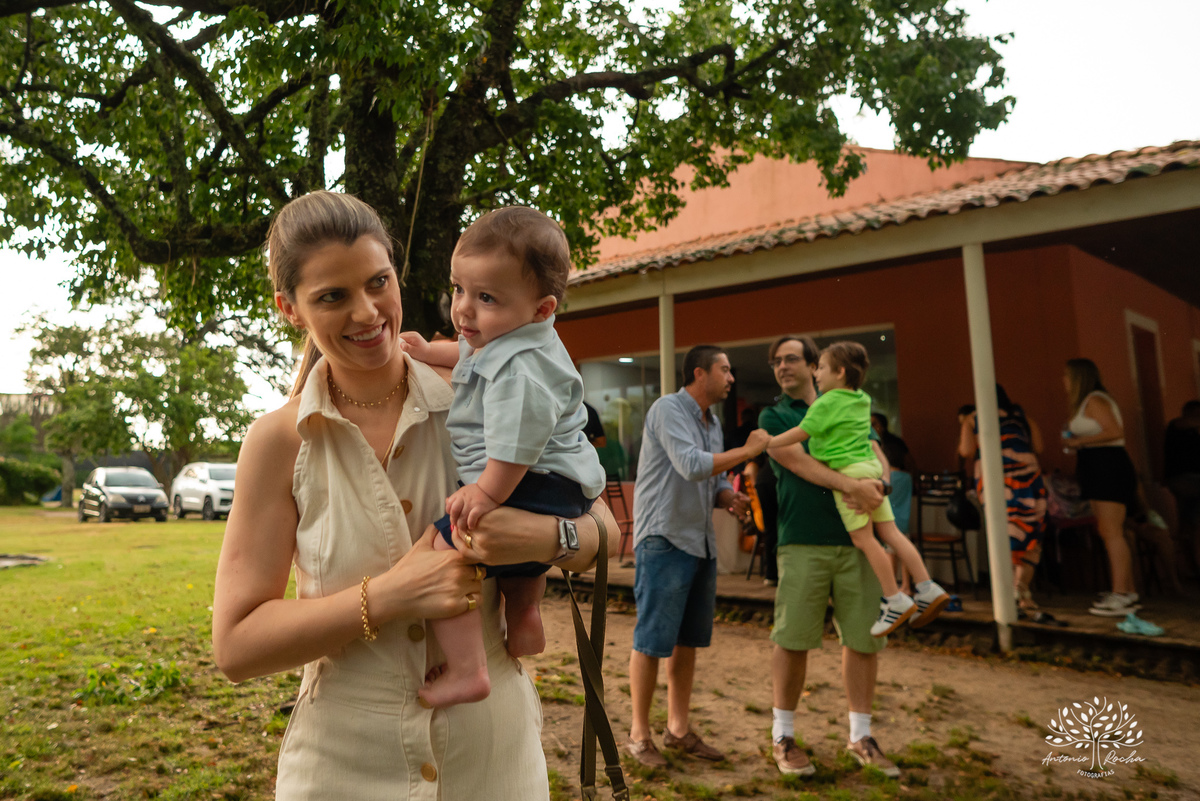 aniversário-infantil – fotografia-de-aniversário – fotógrafo-infantil - banho-de-chuva – memórias-da-infância – fotografia-afetiva – festa-infantil-ao-ar-livre – caça e pesca - Pelotas – fotografia-documental – fotografia-com-emoção – Antonio-Rocha