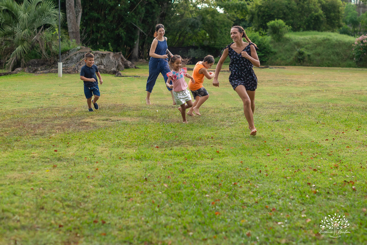 aniversário-infantil – fotografia-de-aniversário – fotógrafo-infantil - banho-de-chuva – memórias-da-infância – fotografia-afetiva – festa-infantil-ao-ar-livre – caça e pesca - Pelotas – fotografia-documental – fotografia-com-emoção – Antonio-Rocha