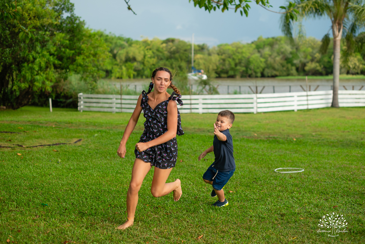 aniversário-infantil – fotografia-de-aniversário – fotógrafo-infantil - banho-de-chuva – memórias-da-infância – fotografia-afetiva – festa-infantil-ao-ar-livre – caça e pesca - Pelotas – fotografia-documental – fotografia-com-emoção – Antonio-Rocha