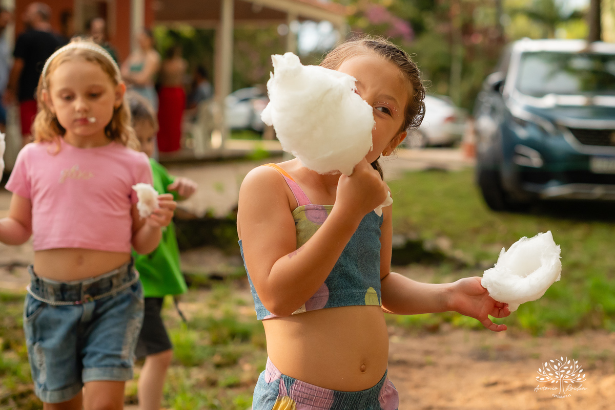 aniversário-infantil – fotografia-de-aniversário – fotógrafo-infantil - banho-de-chuva – memórias-da-infância – fotografia-afetiva – festa-infantil-ao-ar-livre – caça e pesca - Pelotas – fotografia-documental – fotografia-com-emoção – Antonio-Rocha