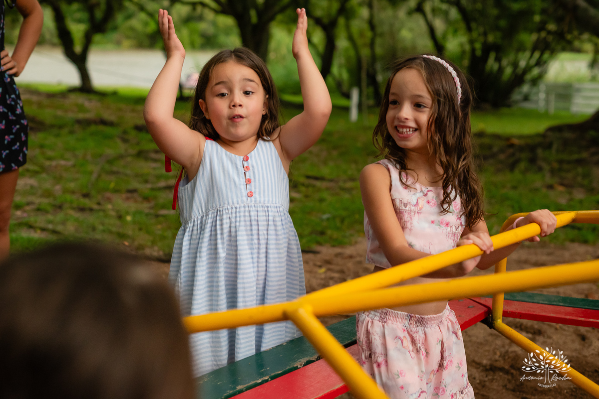 aniversário-infantil – fotografia-de-aniversário – fotógrafo-infantil - banho-de-chuva – memórias-da-infância – fotografia-afetiva – festa-infantil-ao-ar-livre – caça e pesca - Pelotas – fotografia-documental – fotografia-com-emoção – Antonio-Rocha