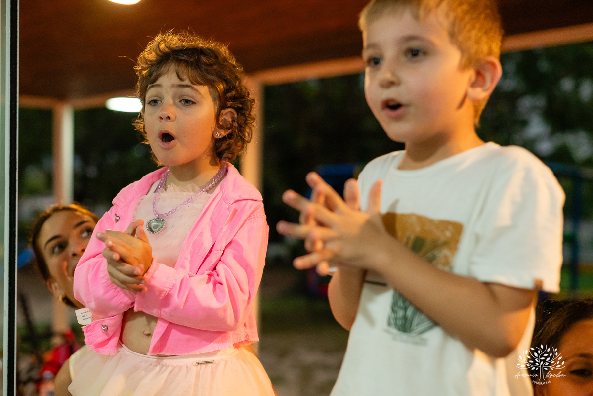 aniversário-infantil – fotografia-de-aniversário – fotógrafo-infantil - banho-de-chuva – memórias-da-infância – fotografia-afetiva – festa-infantil-ao-ar-livre – caça e pesca - Pelotas – fotografia-documental – fotografia-com-emoção – Antonio-Rocha