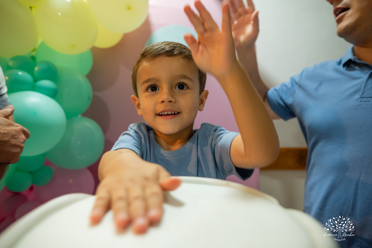 aniversário-infantil – fotografia-de-aniversário – fotógrafo-infantil - banho-de-chuva – memórias-da-infância – fotografia-afetiva – festa-infantil-ao-ar-livre – caça e pesca - Pelotas – fotografia-documental – fotografia-com-emoção – Antonio-Rocha
