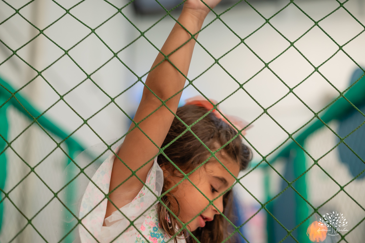 Eulália-4-anos - aniversário-infantil - Frozen - fotógrafo-de-crianças - fotografia-infantil - Antonio-Rocha-Fotografias - decoração-Frozen - Cliff-Kids - língua-azul-Frozen - carinho-no-Olaf - ensaio-de-aniversário - aniversário-divertido - Pelotas