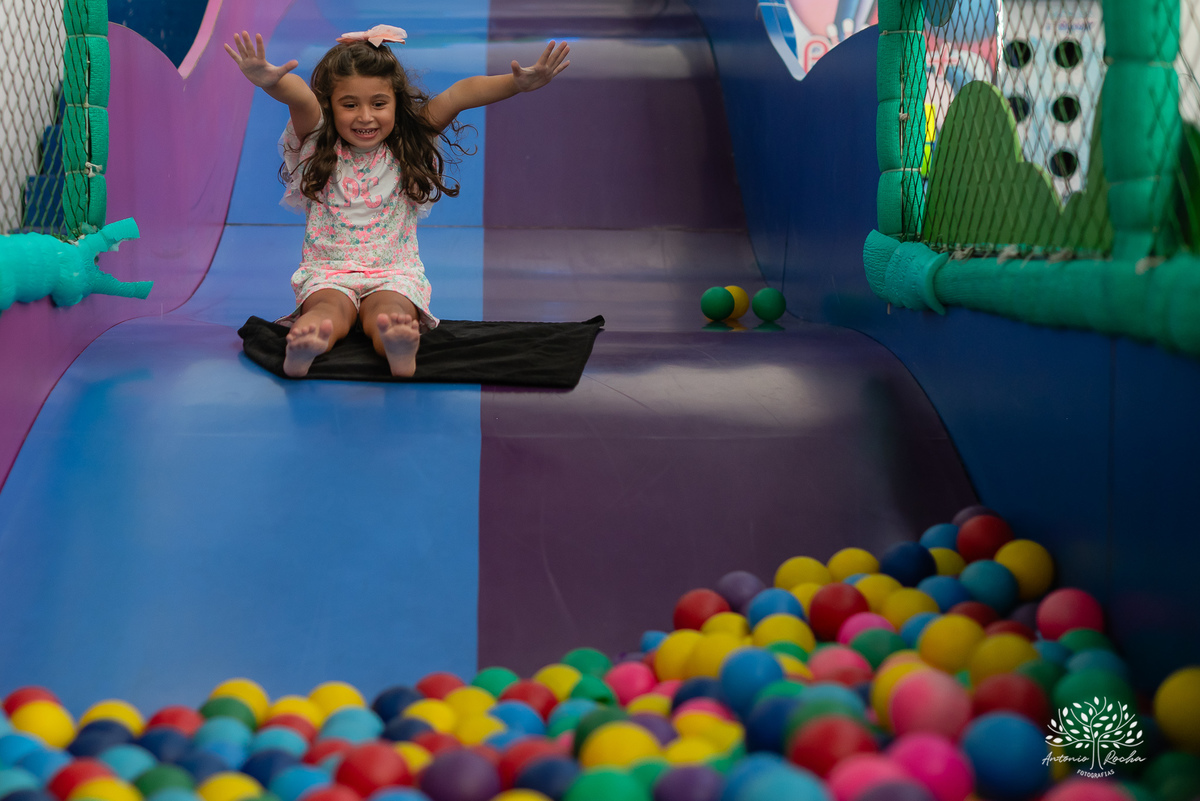 Eulália-4-anos - aniversário-infantil - Frozen - fotógrafo-de-crianças - fotografia-infantil - Antonio-Rocha-Fotografias - decoração-Frozen - Cliff-Kids - língua-azul-Frozen - carinho-no-Olaf - ensaio-de-aniversário - aniversário-divertido - Pelotas