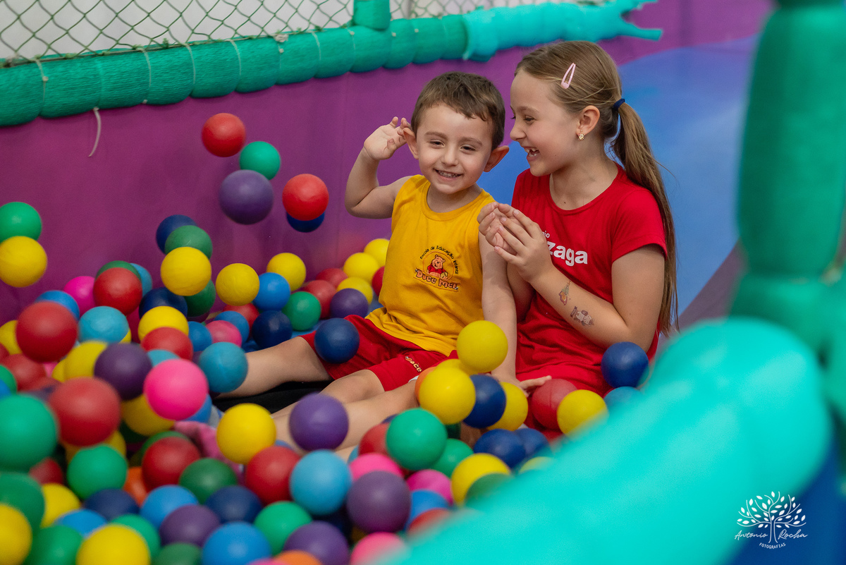 Eulália-4-anos - aniversário-infantil - Frozen - fotógrafo-de-crianças - fotografia-infantil - Antonio-Rocha-Fotografias - decoração-Frozen - Cliff-Kids - língua-azul-Frozen - carinho-no-Olaf - ensaio-de-aniversário - aniversário-divertido - Pelotas