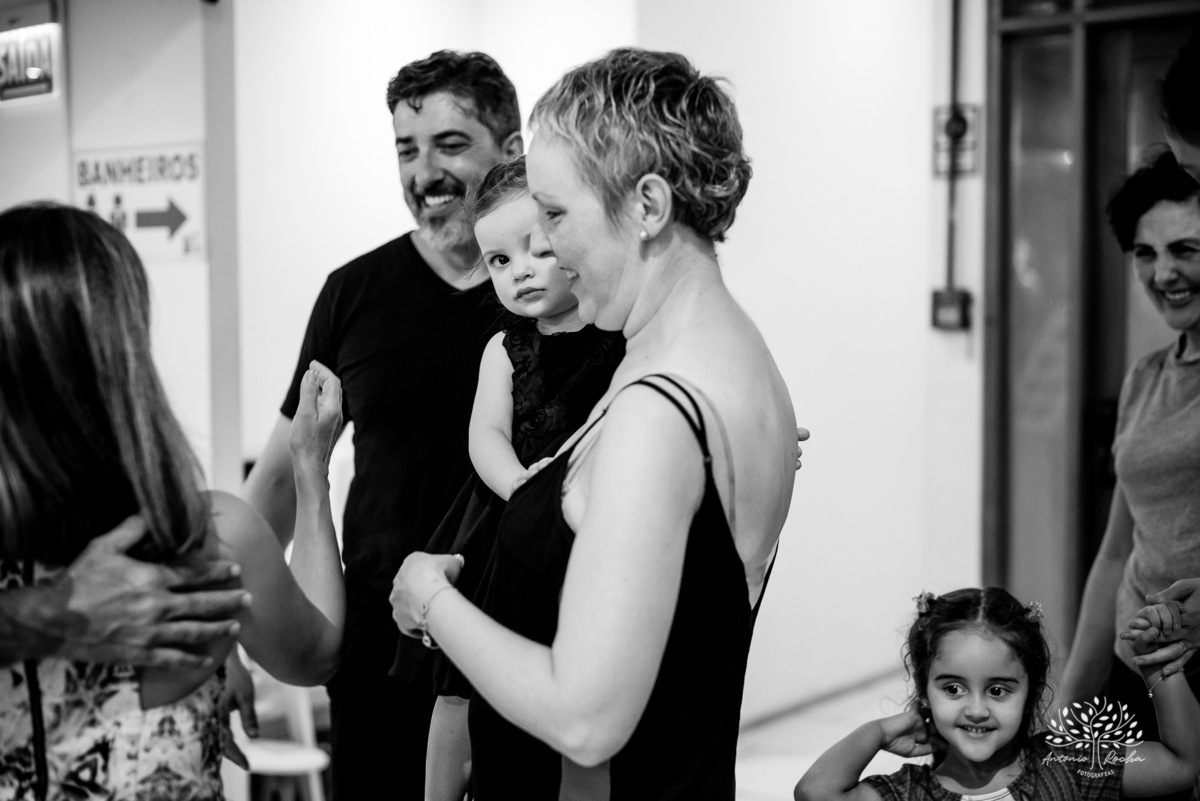 Eulália-4-anos - aniversário-infantil - Frozen - fotógrafo-de-crianças - fotografia-infantil - Antonio-Rocha-Fotografias - decoração-Frozen - Cliff-Kids - língua-azul-Frozen - carinho-no-Olaf - ensaio-de-aniversário - aniversário-divertido - Pelotas