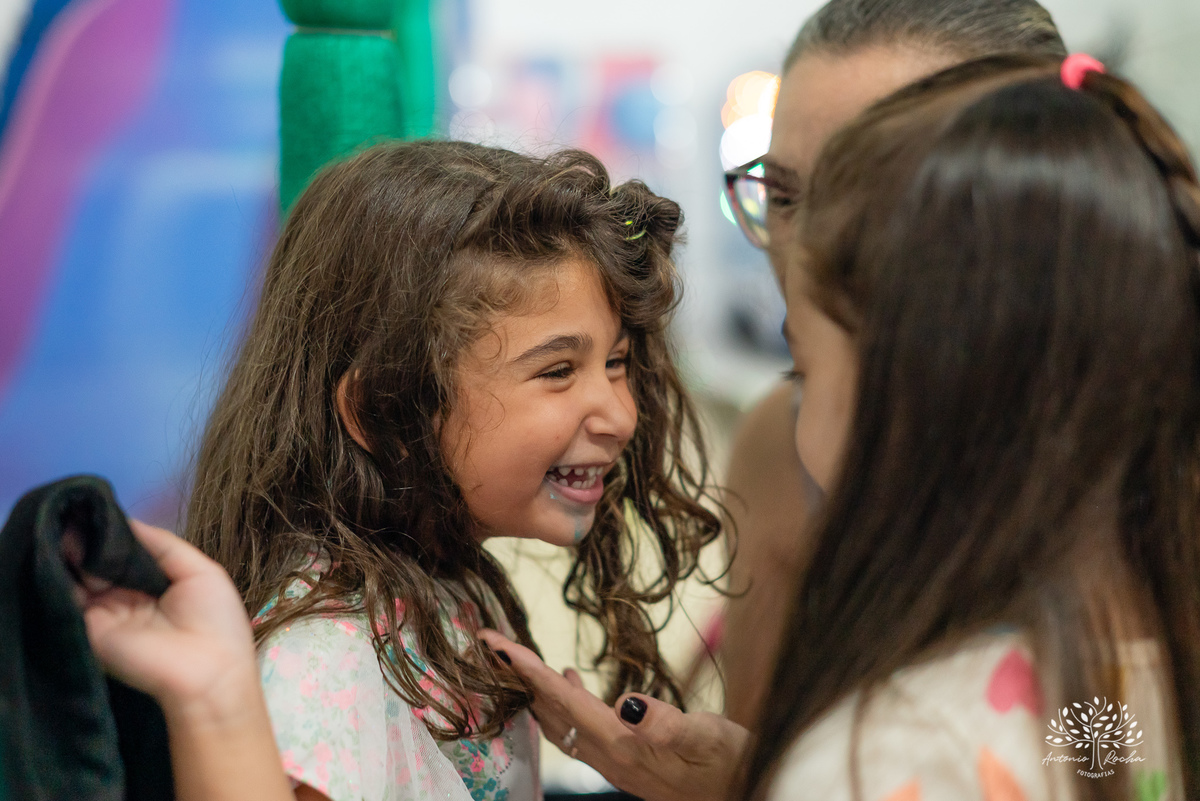 Eulália-4-anos - aniversário-infantil - Frozen - fotógrafo-de-crianças - fotografia-infantil - Antonio-Rocha-Fotografias - decoração-Frozen - Cliff-Kids - língua-azul-Frozen - carinho-no-Olaf - ensaio-de-aniversário - aniversário-divertido - Pelotas