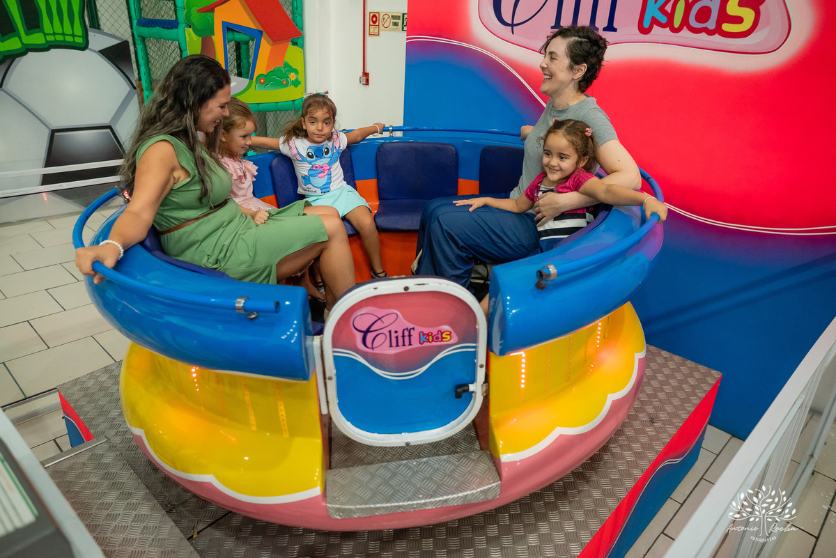 Eulália-4-anos - aniversário-infantil - Frozen - fotógrafo-de-crianças - fotografia-infantil - Antonio-Rocha-Fotografias - decoração-Frozen - Cliff-Kids - língua-azul-Frozen - carinho-no-Olaf - ensaio-de-aniversário - aniversário-divertido - Pelotas