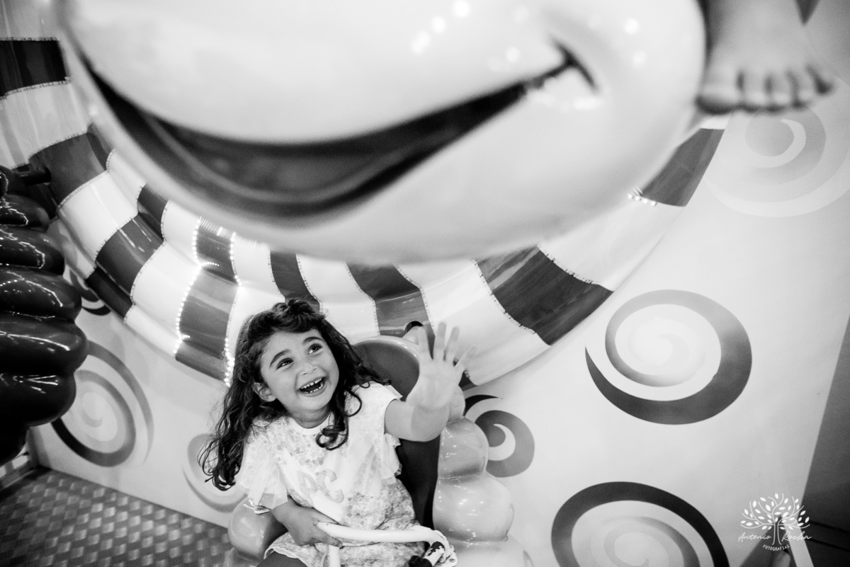 Eulália-4-anos - aniversário-infantil - Frozen - fotógrafo-de-crianças - fotografia-infantil - Antonio-Rocha-Fotografias - decoração-Frozen - Cliff-Kids - língua-azul-Frozen - carinho-no-Olaf - ensaio-de-aniversário - aniversário-divertido - Pelotas