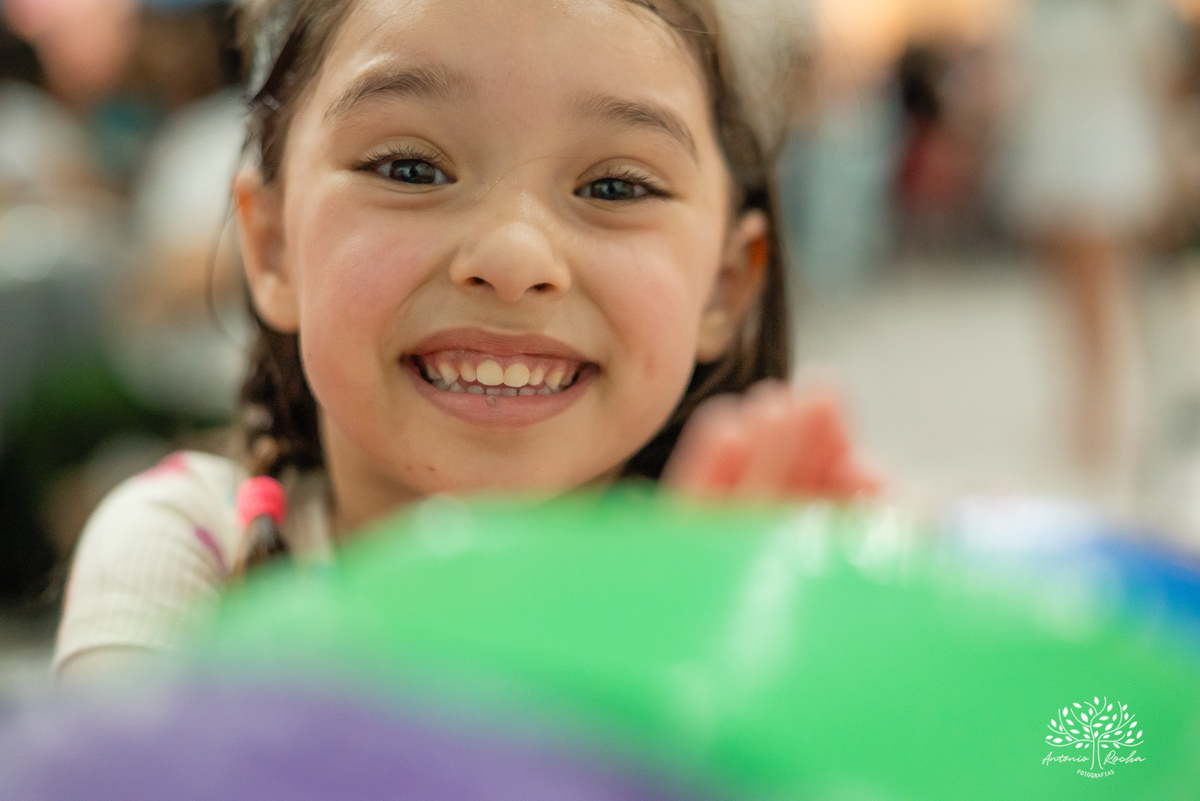 Eulália-4-anos - aniversário-infantil - Frozen - fotógrafo-de-crianças - fotografia-infantil - Antonio-Rocha-Fotografias - decoração-Frozen - Cliff-Kids - língua-azul-Frozen - carinho-no-Olaf - ensaio-de-aniversário - aniversário-divertido - Pelotas