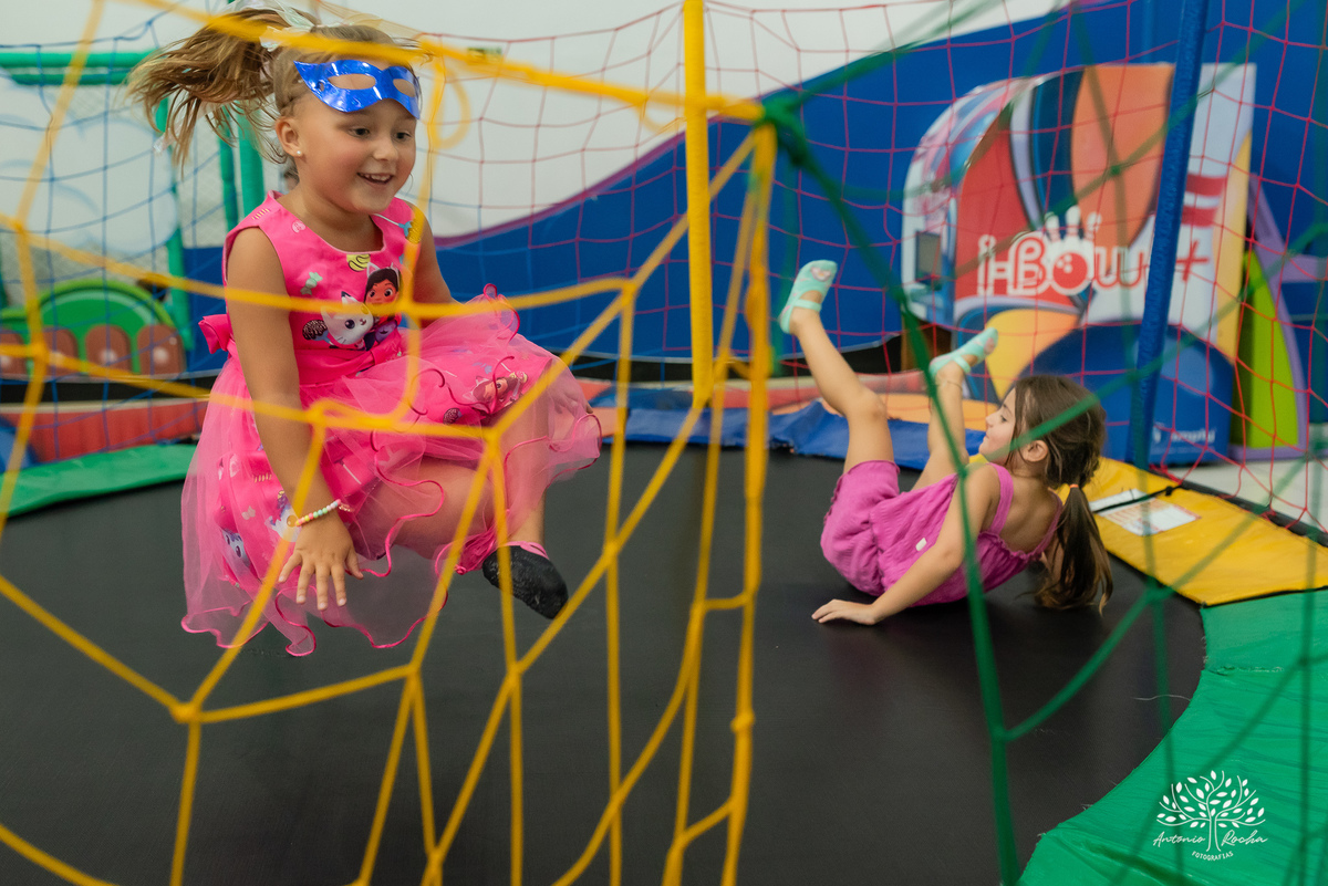 Eulália-4-anos - aniversário-infantil - Frozen - fotógrafo-de-crianças - fotografia-infantil - Antonio-Rocha-Fotografias - decoração-Frozen - Cliff-Kids - língua-azul-Frozen - carinho-no-Olaf - ensaio-de-aniversário - aniversário-divertido - Pelotas