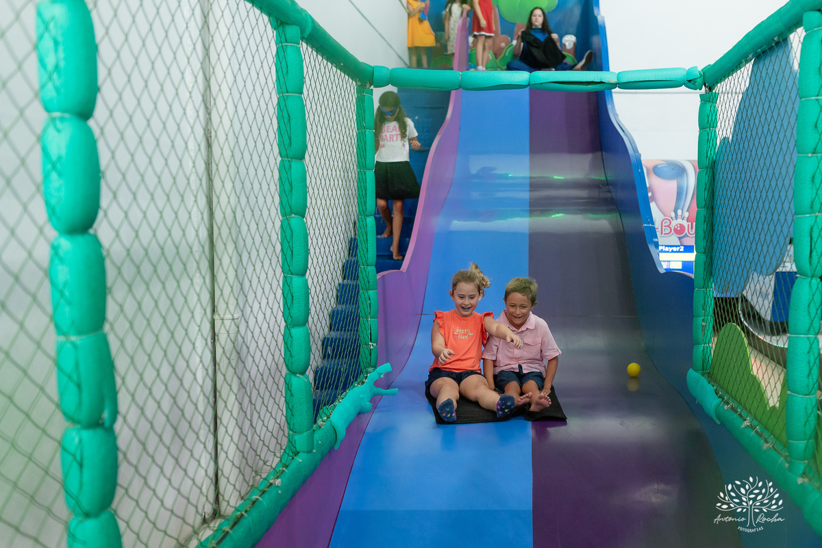 Eulália-4-anos - aniversário-infantil - Frozen - fotógrafo-de-crianças - fotografia-infantil - Antonio-Rocha-Fotografias - decoração-Frozen - Cliff-Kids - língua-azul-Frozen - carinho-no-Olaf - ensaio-de-aniversário - aniversário-divertido - Pelotas