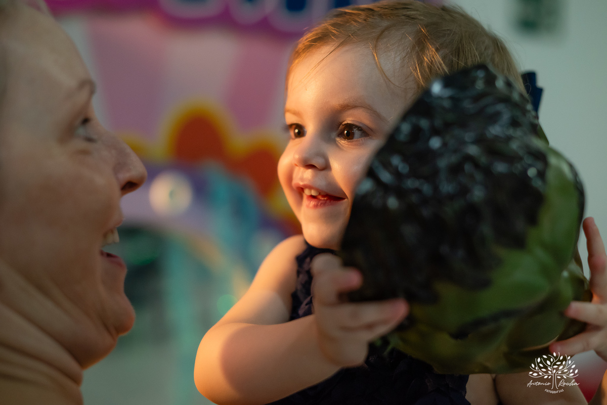 Eulália-4-anos - aniversário-infantil - Frozen - fotógrafo-de-crianças - fotografia-infantil - Antonio-Rocha-Fotografias - decoração-Frozen - Cliff-Kids - língua-azul-Frozen - carinho-no-Olaf - ensaio-de-aniversário - aniversário-divertido - Pelotas