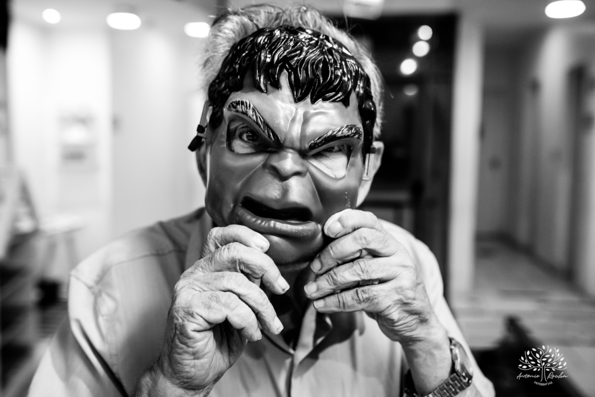 Eulália-4-anos - aniversário-infantil - Frozen - fotógrafo-de-crianças - fotografia-infantil - Antonio-Rocha-Fotografias - decoração-Frozen - Cliff-Kids - língua-azul-Frozen - carinho-no-Olaf - ensaio-de-aniversário - aniversário-divertido - Pelotas