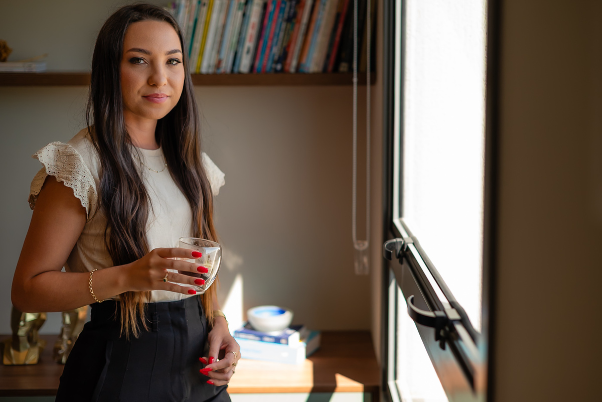 ensaio-profissional - fotografia-profissional - branding-pessoal - psicóloga - fotografia-de-perfil - identidade-visual - posicionamento-digital - ensaio-corporativo - foto-para-redes-sociais - fotografia-autêntica - Antonio-Rocha-Fotografias – pelotas