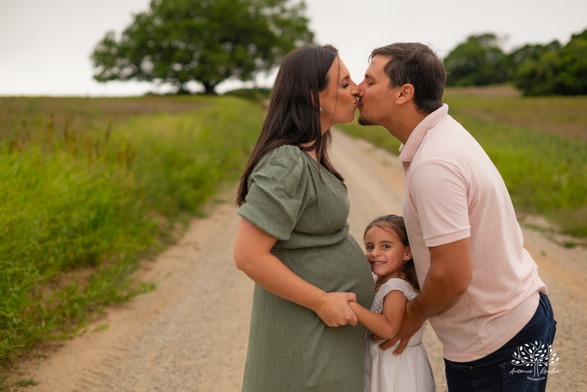 ensaio gestante - fotografia de família - espera do bebê - quartinho do bebê - chegada do bebê ensaio externo - conexão familiar - fotógrafo de gestante - Antonio Rocha Fotografias - ensaio em casa - ensaio lifestyle - ensaio no quintal - pelotas