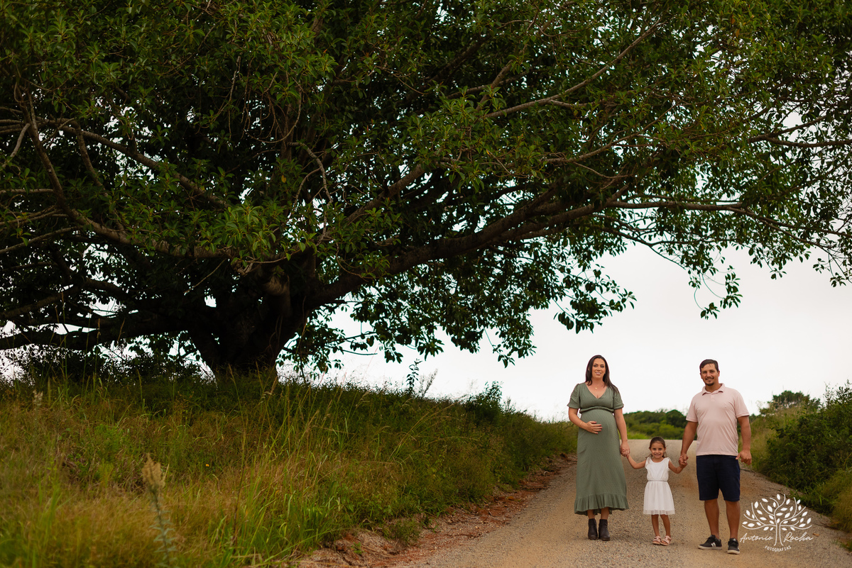 ensaio gestante - fotografia de família - espera do bebê - quartinho do bebê - chegada do bebê ensaio externo - conexão familiar - fotógrafo de gestante - Antonio Rocha Fotografias - ensaio em casa - ensaio lifestyle - ensaio no quintal - pelotas