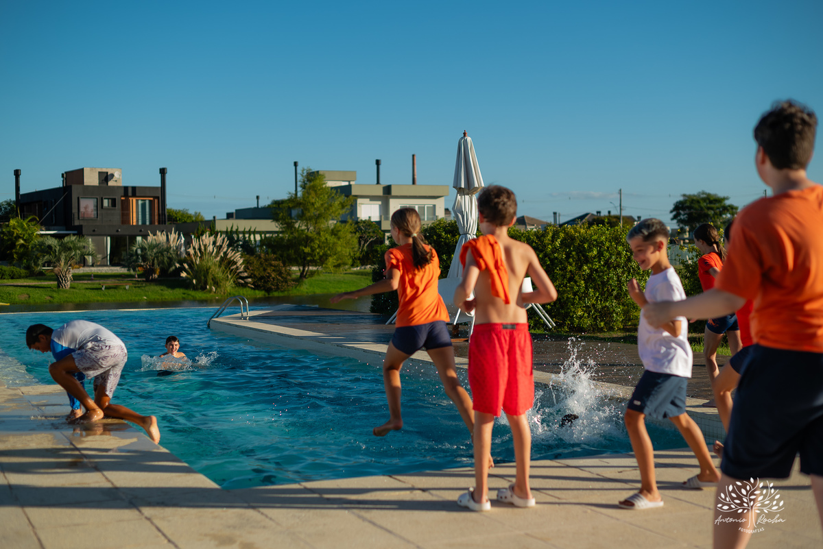 festa infantil - aniversário de 11 anos - fotografia de festa - fotógrafo infantil - festa no salão de condomínio - futebol de sabão - bexiga de água - @pesdescalco - lembranças da infância - Antonio Rocha Fotografias - fotografia de aniversário - Pelotas