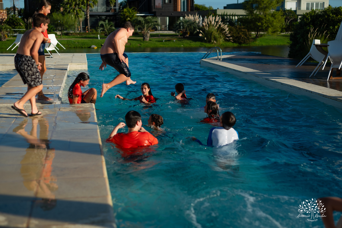 festa infantil - aniversário de 11 anos - fotografia de festa - fotógrafo infantil - festa no salão de condomínio - futebol de sabão - bexiga de água - @pesdescalco - lembranças da infância - Antonio Rocha Fotografias - fotografia de aniversário - Pelotas