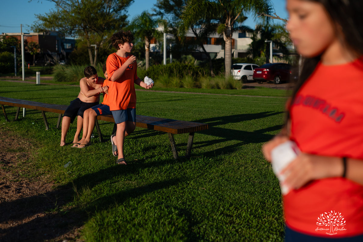 festa infantil - aniversário de 11 anos - fotografia de festa - fotógrafo infantil - festa no salão de condomínio - futebol de sabão - bexiga de água - @pesdescalco - lembranças da infância - Antonio Rocha Fotografias - fotografia de aniversário - Pelotas