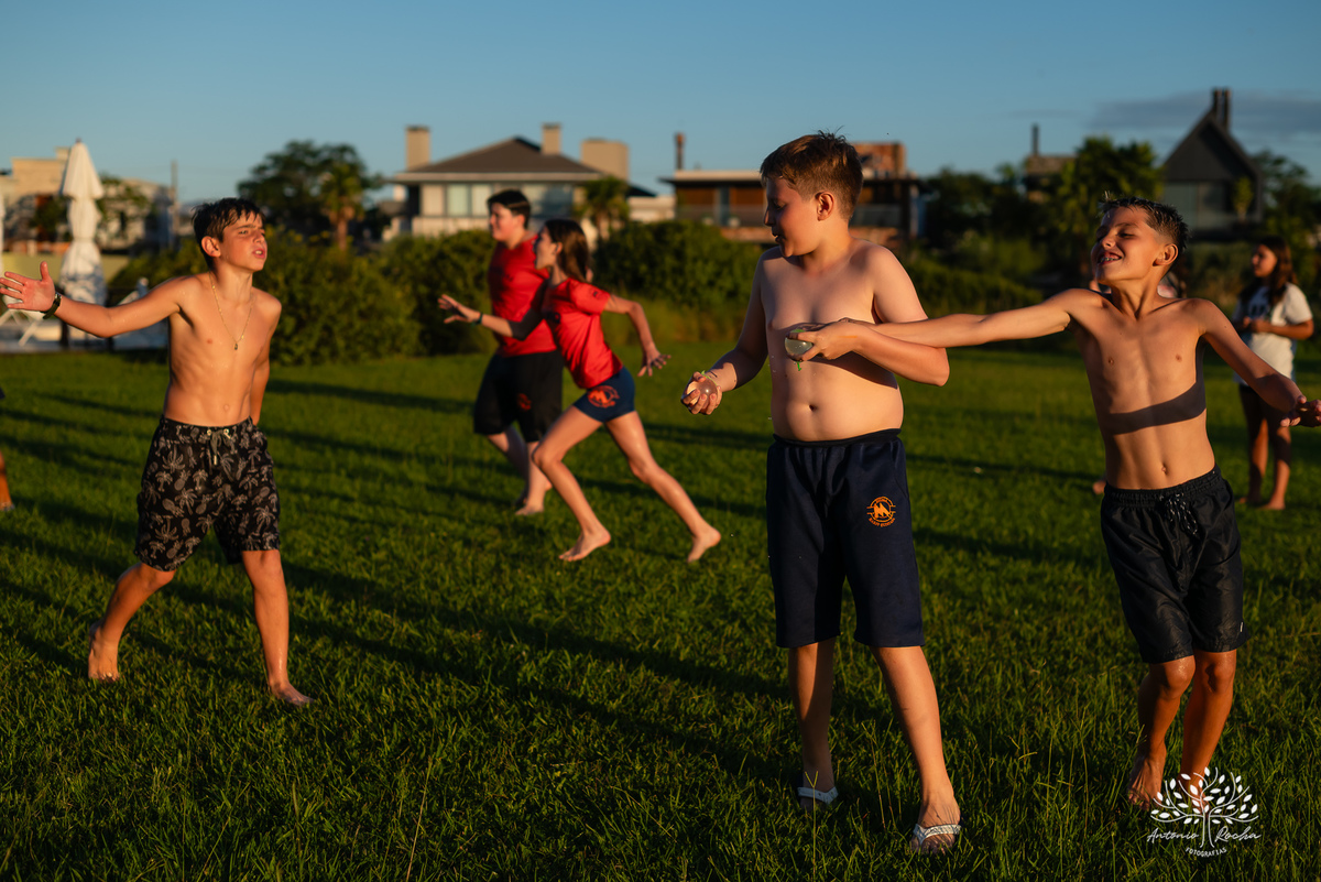 festa infantil - aniversário de 11 anos - fotografia de festa - fotógrafo infantil - festa no salão de condomínio - futebol de sabão - bexiga de água - @pesdescalco - lembranças da infância - Antonio Rocha Fotografias - fotografia de aniversário - Pelotas