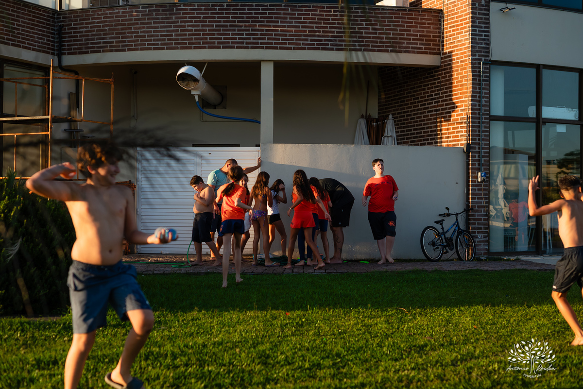 festa infantil - aniversário de 11 anos - fotografia de festa - fotógrafo infantil - festa no salão de condomínio - futebol de sabão - bexiga de água - @pesdescalco - lembranças da infância - Antonio Rocha Fotografias - fotografia de aniversário - Pelotas