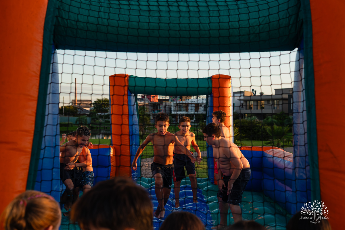festa infantil - aniversário de 11 anos - fotografia de festa - fotógrafo infantil - festa no salão de condomínio - futebol de sabão - bexiga de água - @pesdescalco - lembranças da infância - Antonio Rocha Fotografias - fotografia de aniversário - Pelotas