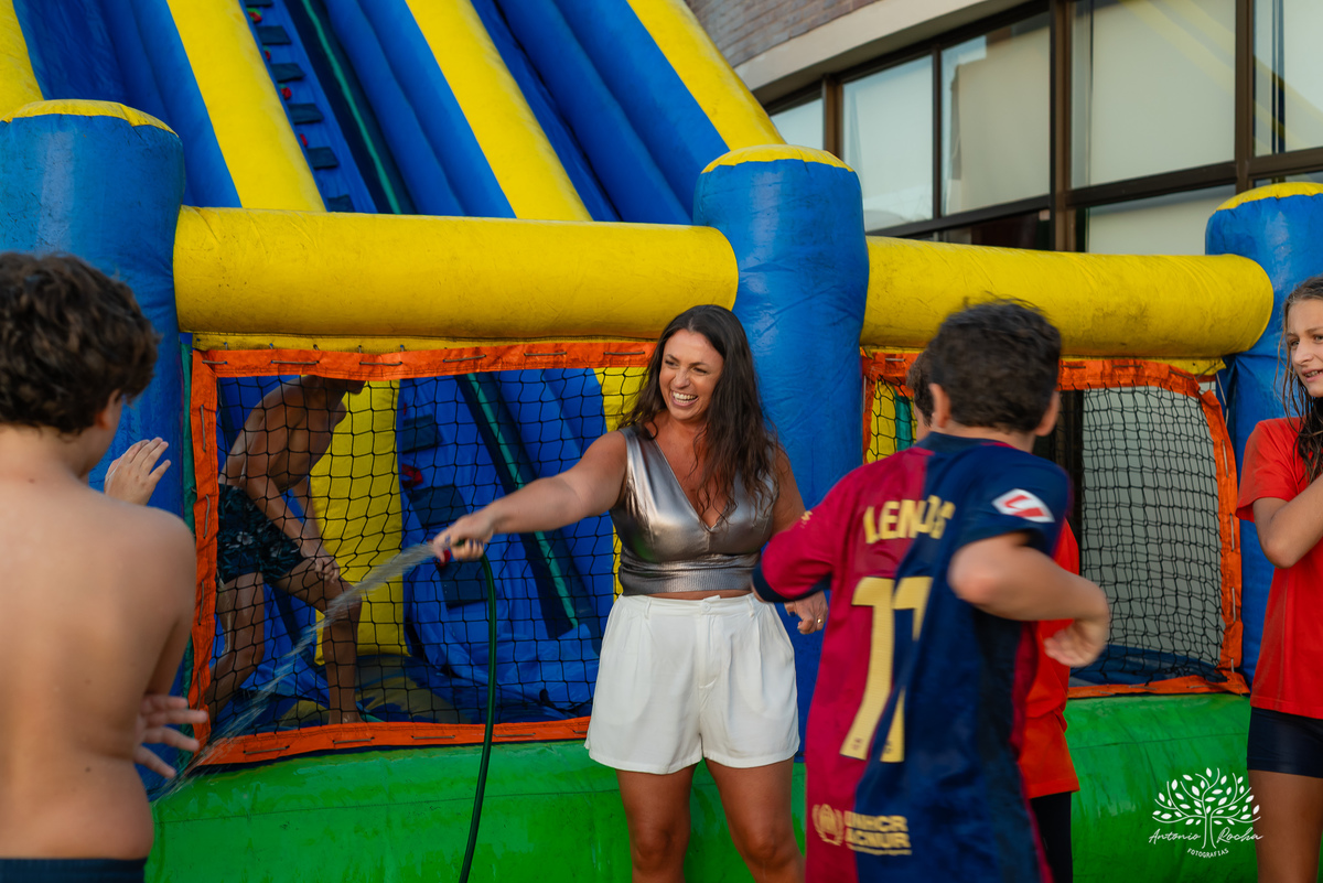 festa infantil - aniversário de 11 anos - fotografia de festa - fotógrafo infantil - festa no salão de condomínio - futebol de sabão - bexiga de água - @pesdescalco - lembranças da infância - Antonio Rocha Fotografias - fotografia de aniversário - Pelotas