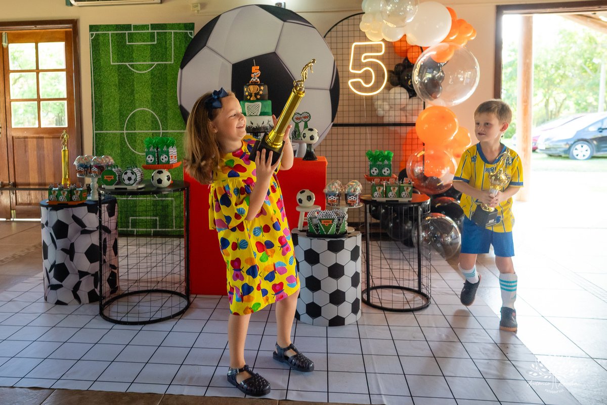 festa infantil - aniversário - fotógrafo de aniversário - fotógrafo infantil - Antonio Rocha Fotografias - escorrega inflável - fotografia de família - registros de infância - fotógrafo de eventos – ar livre - parabéns - fotógrafo de crianças - Pelotas