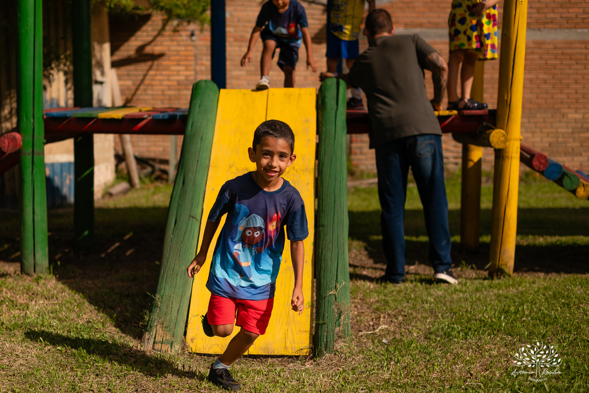 festa infantil - aniversário - fotógrafo de aniversário - fotógrafo infantil - Antonio Rocha Fotografias - escorrega inflável - fotografia de família - registros de infância - fotógrafo de eventos – ar livre - parabéns - fotógrafo de crianças - Pelotas