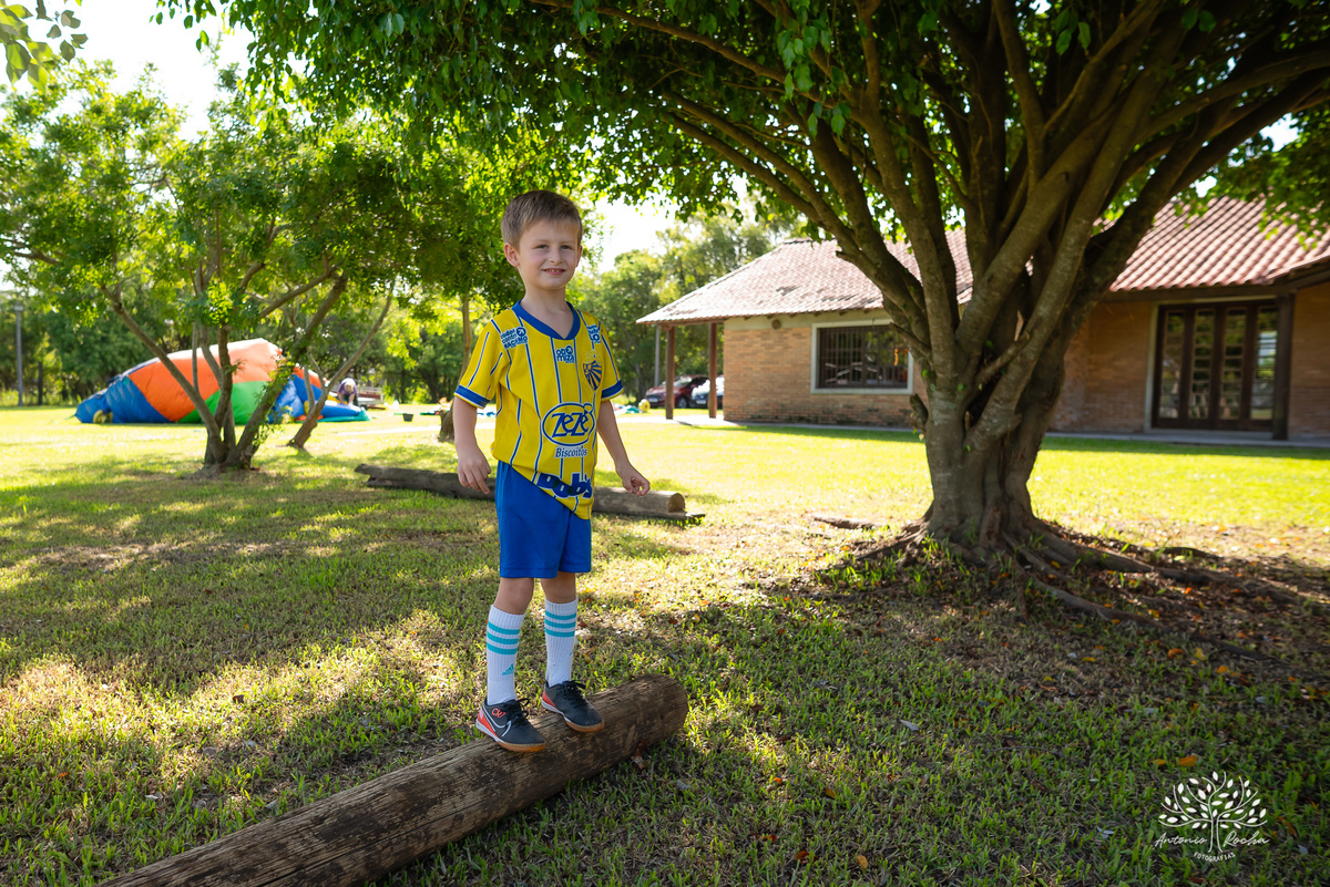 festa infantil - aniversário - fotógrafo de aniversário - fotógrafo infantil - Antonio Rocha Fotografias - escorrega inflável - fotografia de família - registros de infância - fotógrafo de eventos – ar livre - parabéns - fotógrafo de crianças - Pelotas