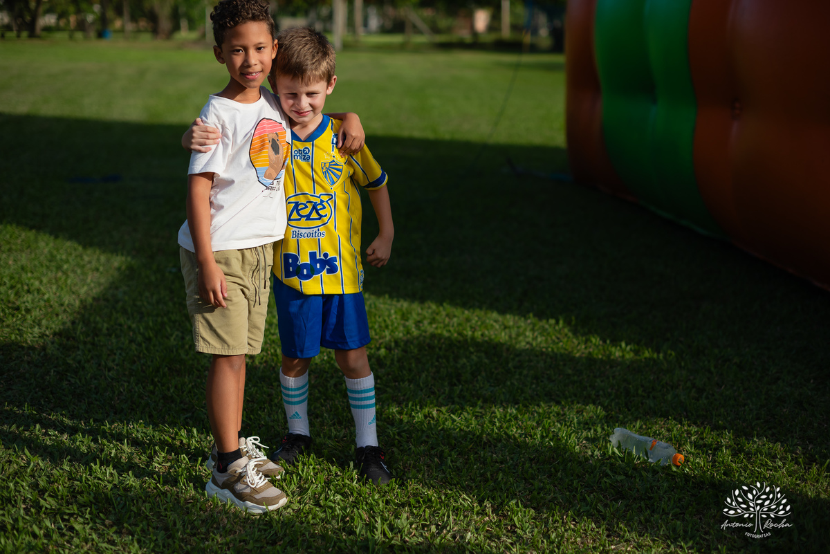 festa infantil - aniversário - fotógrafo de aniversário - fotógrafo infantil - Antonio Rocha Fotografias - escorrega inflável - fotografia de família - registros de infância - fotógrafo de eventos – ar livre - parabéns - fotógrafo de crianças - Pelotas