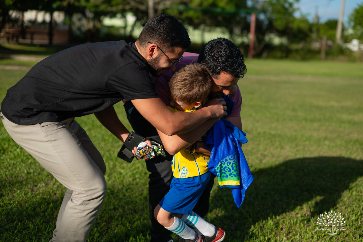festa infantil - aniversário - fotógrafo de aniversário - fotógrafo infantil - Antonio Rocha Fotografias - escorrega inflável - fotografia de família - registros de infância - fotógrafo de eventos – ar livre - parabéns - fotógrafo de crianças - Pelotas
