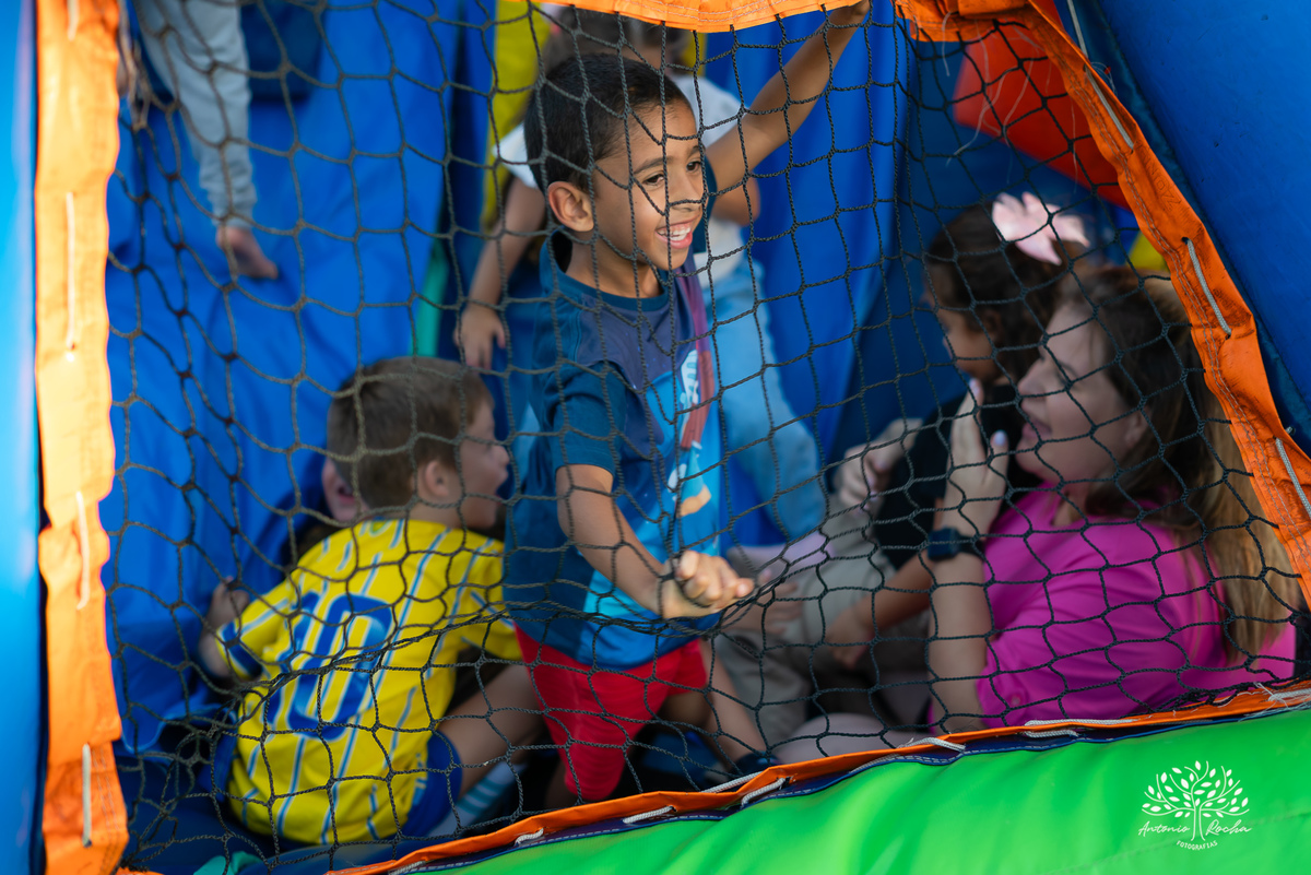 festa infantil - aniversário - fotógrafo de aniversário - fotógrafo infantil - Antonio Rocha Fotografias - escorrega inflável - fotografia de família - registros de infância - fotógrafo de eventos – ar livre - parabéns - fotógrafo de crianças - Pelotas