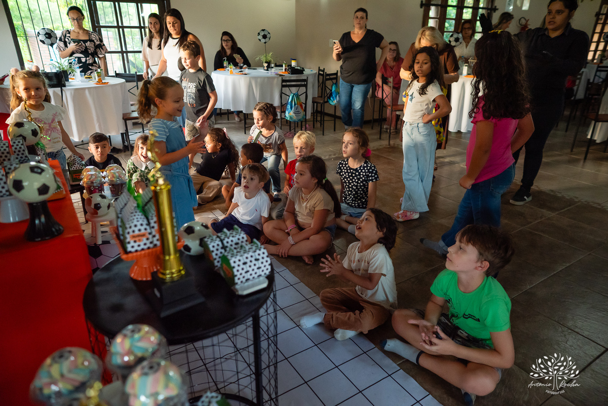 festa infantil - aniversário - fotógrafo de aniversário - fotógrafo infantil - Antonio Rocha Fotografias - escorrega inflável - fotografia de família - registros de infância - fotógrafo de eventos – ar livre - parabéns - fotógrafo de crianças - Pelotas