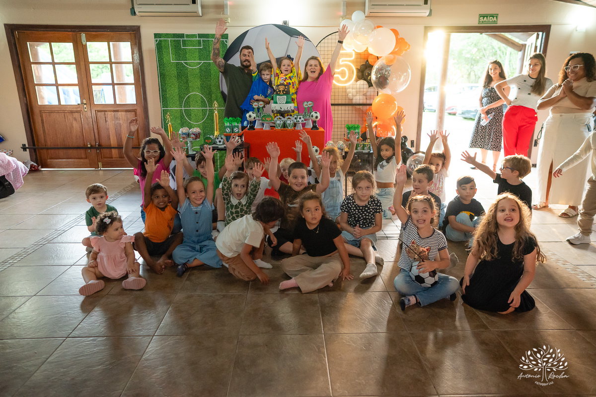 festa infantil - aniversário - fotógrafo de aniversário - fotógrafo infantil - Antonio Rocha Fotografias - escorrega inflável - fotografia de família - registros de infância - fotógrafo de eventos – ar livre - parabéns - fotógrafo de crianças - Pelotas