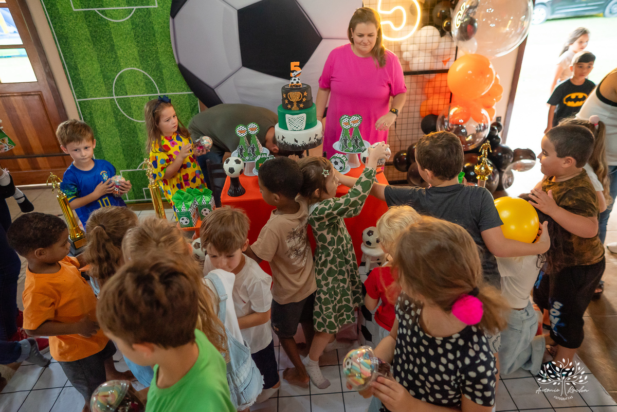 festa infantil - aniversário - fotógrafo de aniversário - fotógrafo infantil - Antonio Rocha Fotografias - escorrega inflável - fotografia de família - registros de infância - fotógrafo de eventos – ar livre - parabéns - fotógrafo de crianças - Pelotas