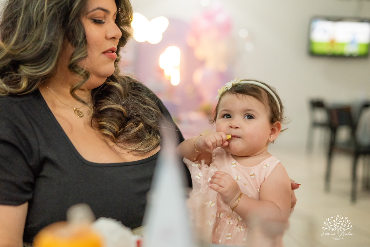 Isabella - primeiro aninho - festa infantil - fotografia de aniversário - fotógrafo de crianças - Cliff Kids - decoração de jardim - família - sorriso de criança - Antonio Rocha Fotografias - aniversário de 1 ano - ensaio infantil - fotografo profissional